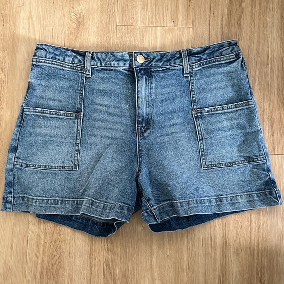 Kut from the Kloth high rise shorts - Picture 2 of 6